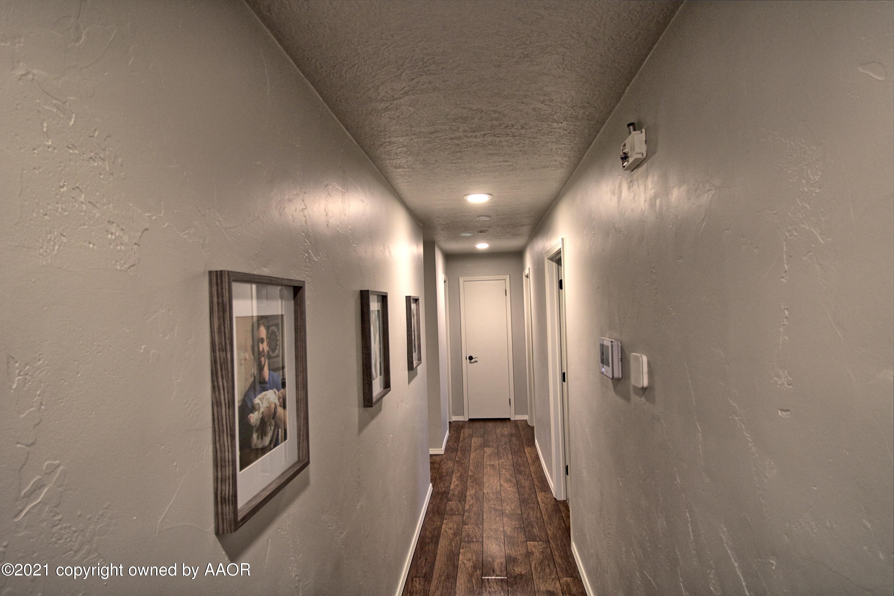 2101 Southwest 21st Avenue Perryton, TX 79070 - Photo 9 of 20 a view of hallway with hallway and wooden floor