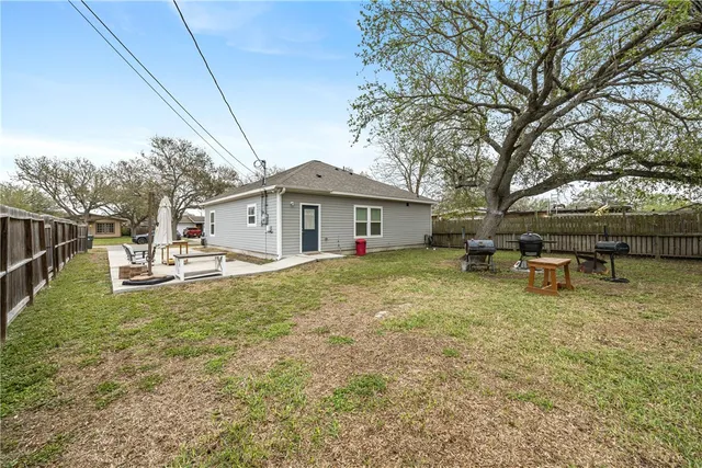 a view of a house with a backyard