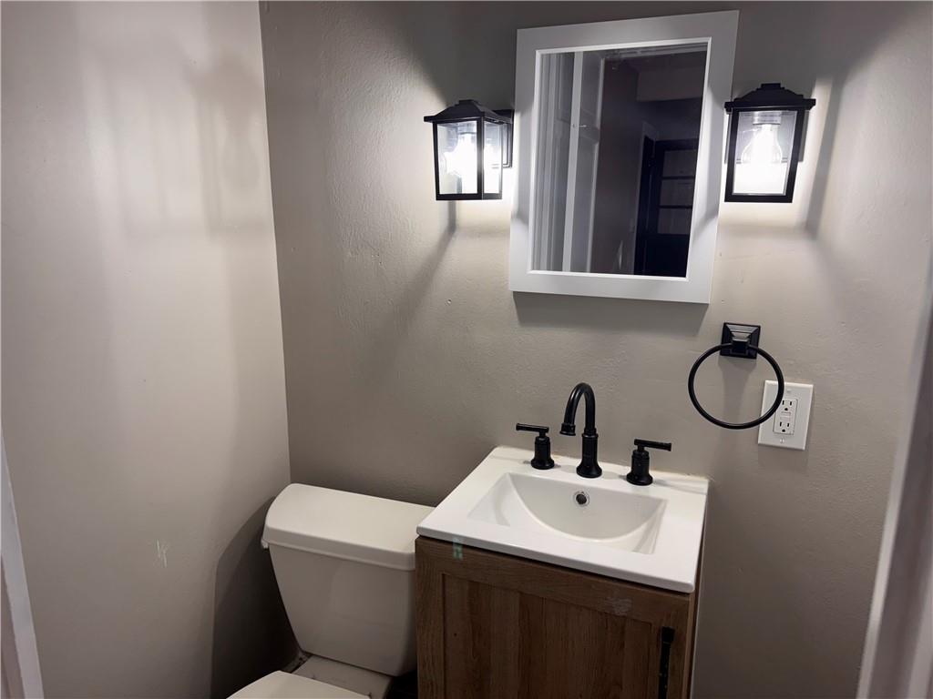 329 Norris Street Sharon, PA 16146 - Photo 10 of 19 a bathroom with a toilet sink and mirror