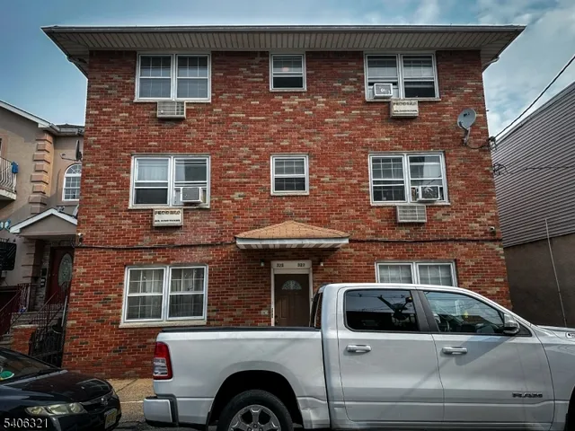 $2,300 | 325 John Street, Unit 4, Elizabeth, NJ 07202