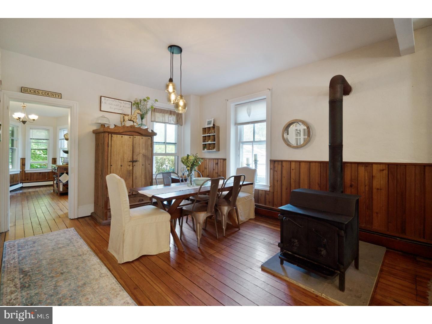 24 Delaware Road Riegelsville, PA 18077 - Photo 13 of 25 Dining Room