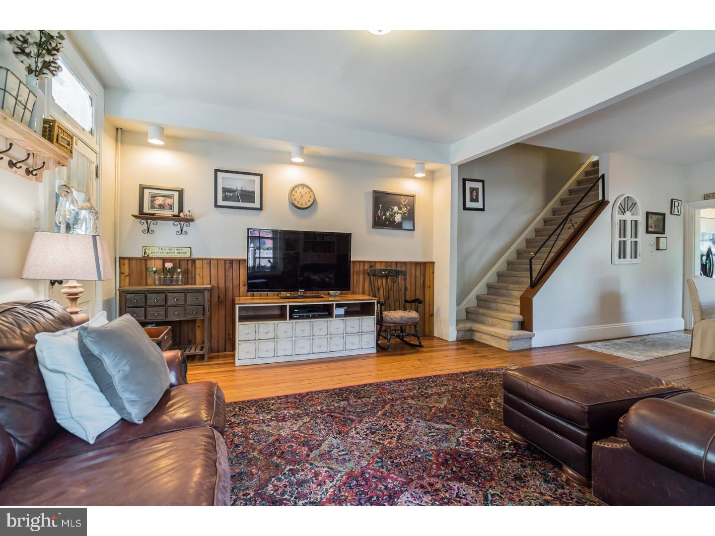 24 Delaware Road Riegelsville, PA 18077 - Photo 10 of 25 Family Room