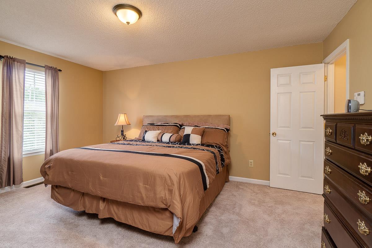 404 Rutherford Lane Columbia, TN 38401 - Photo 13 of 20 Owner's Bedroom