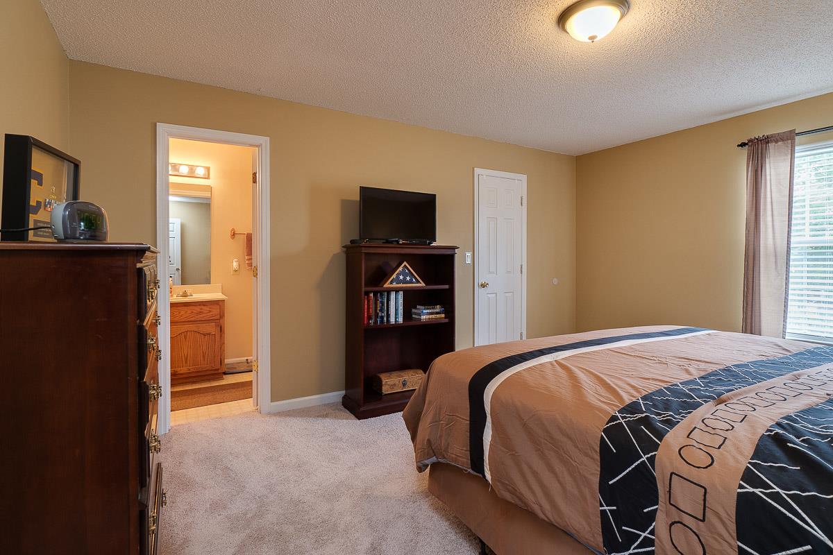 404 Rutherford Lane Columbia, TN 38401 - Photo 14 of 20 Owner's Bedroom