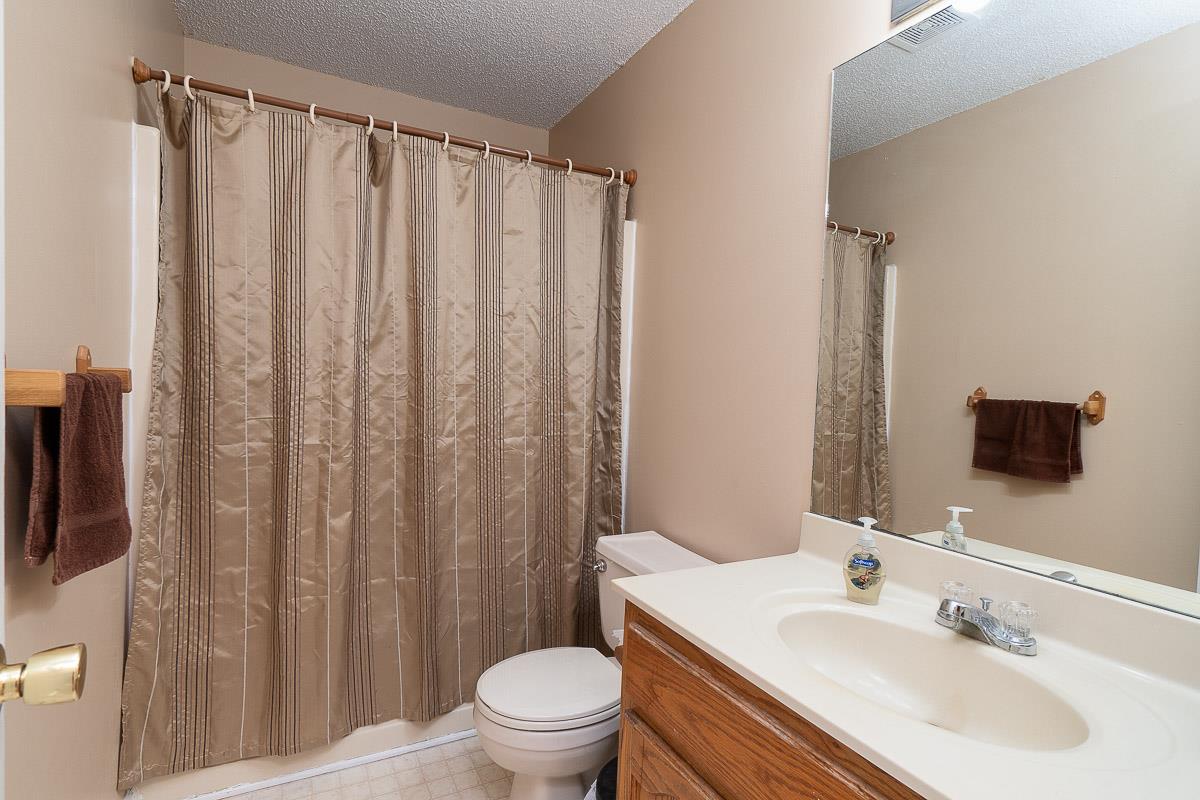 404 Rutherford Lane Columbia, TN 38401 - Photo 15 of 20 Bathroom - Hall