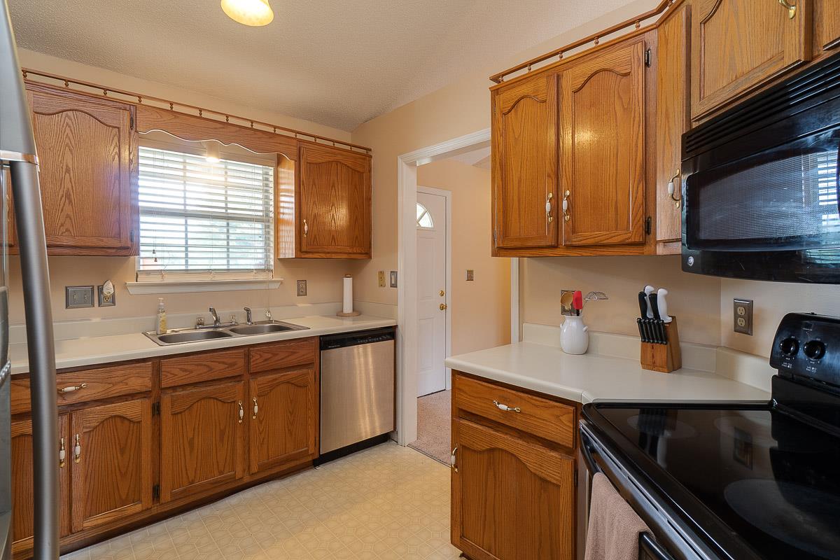 404 Rutherford Lane Columbia, TN 38401 - Photo 5 of 20 Kitchen Appliances Remain