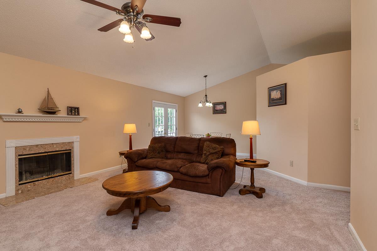 404 Rutherford Lane Columbia, TN 38401 - Photo 6 of 20 Living Room