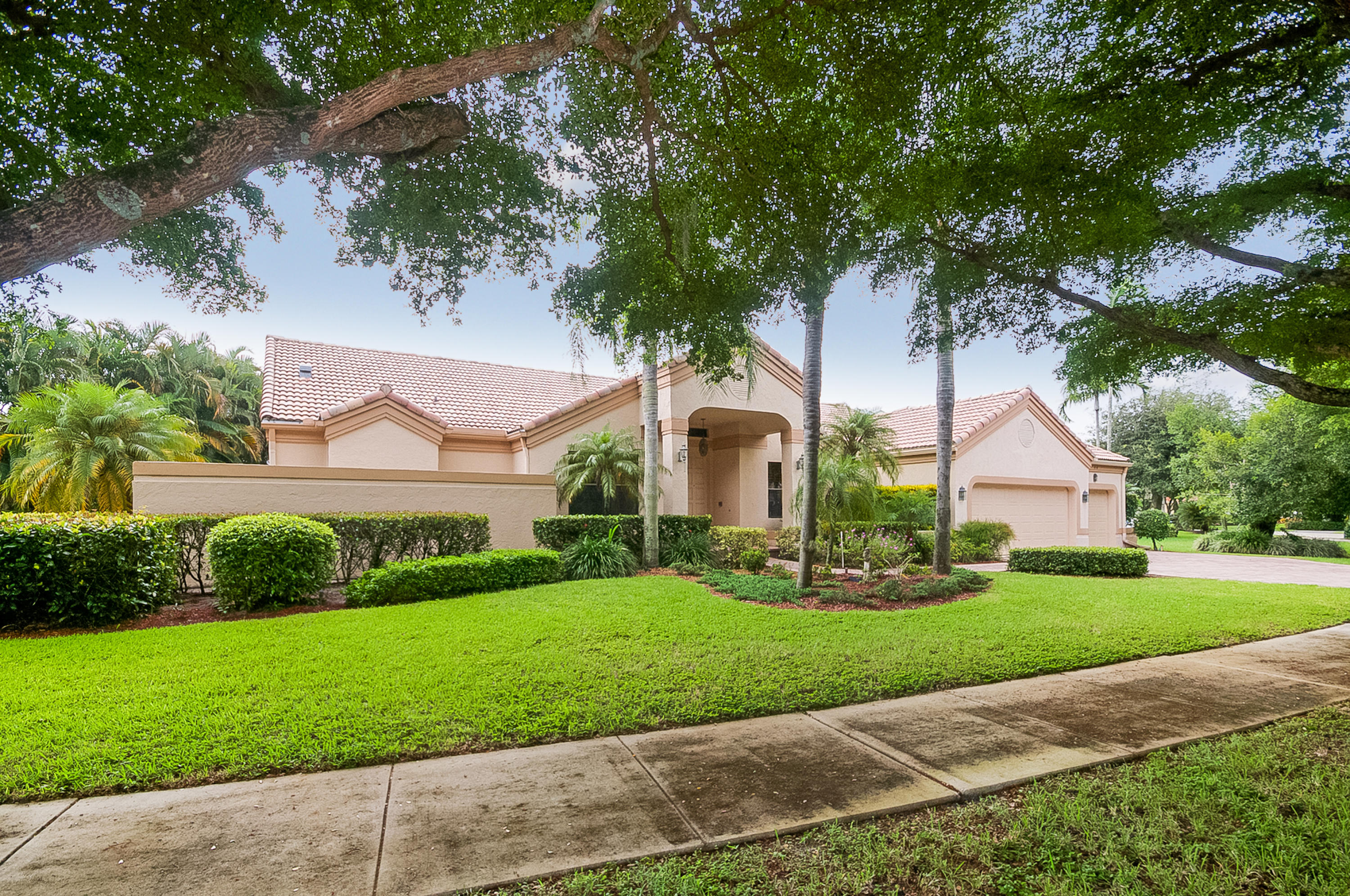 818 Parkside Circle North Boca Raton, FL 33486 - Photo 2 of 24 818_parkside_circle_n_MLS_HID1120670_ROO