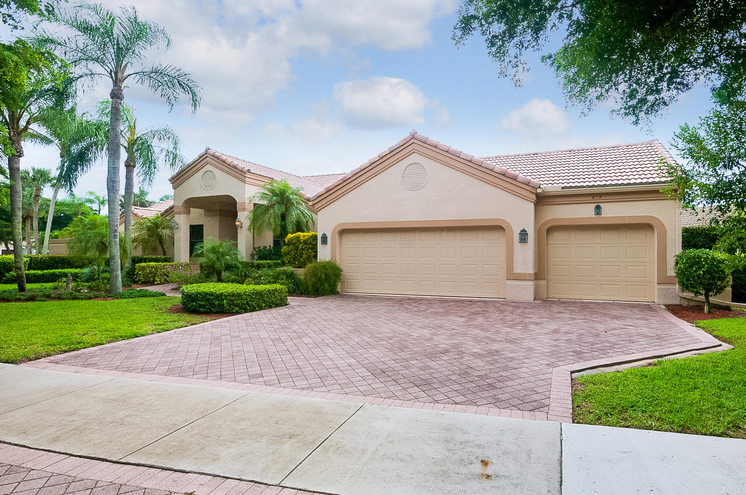 818 Parkside Circle North Boca Raton, FL 33486 - Photo 3 of 24 818_parkside_circle_n_MLS_HID1120670_ROO