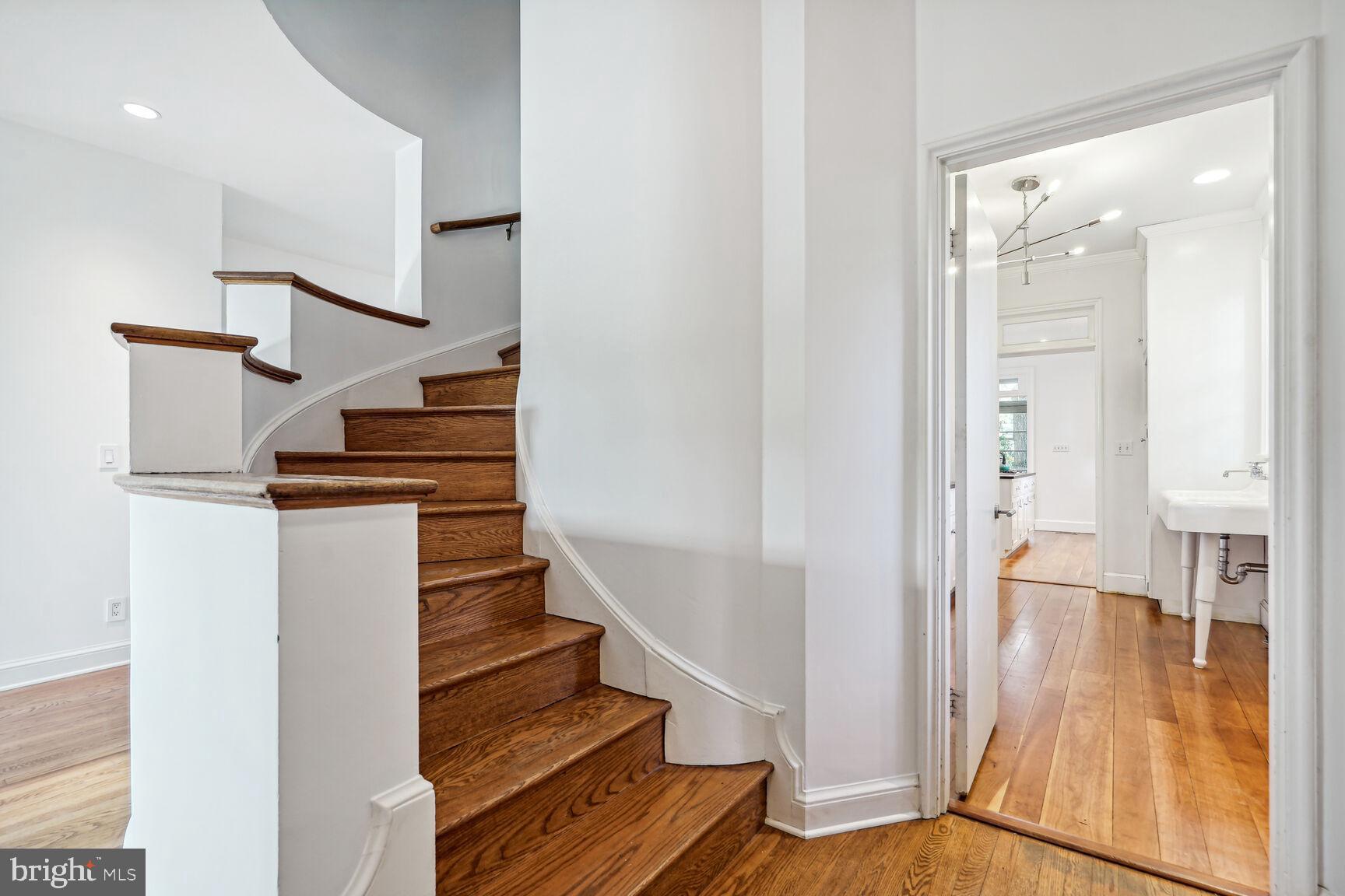 2501 Ridge Rd Drive Alexandria, VA 22302 - Photo 4 of 54