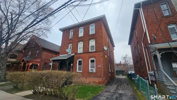 $2,100 | 110 Babcock Street, Unit 3, Hartford, CT 06106