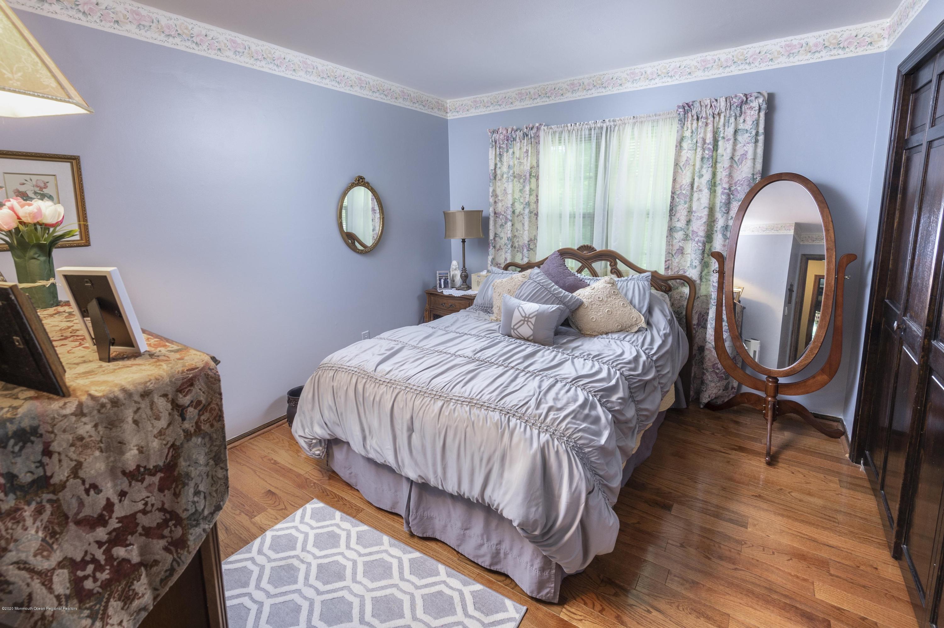 176 Lynch Road Middletown, NJ 07748 - Photo 12 of 24 12-zsRRY7AQSDmzPnTAelAd_8951