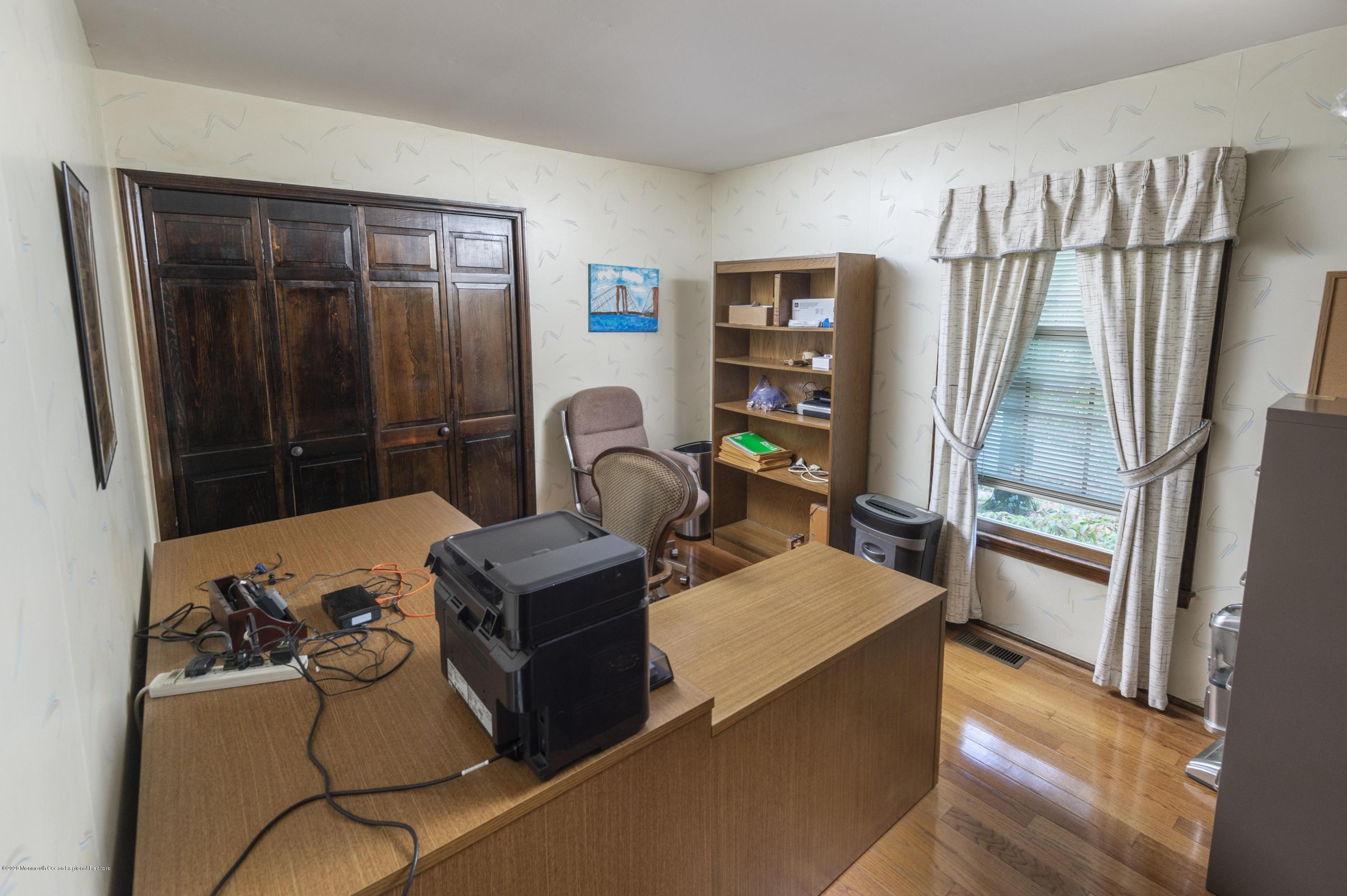 176 Lynch Road Middletown, NJ 07748 - Photo 13 of 24 13-NpYd8hUsQ42ZBE4IHaxH_8952