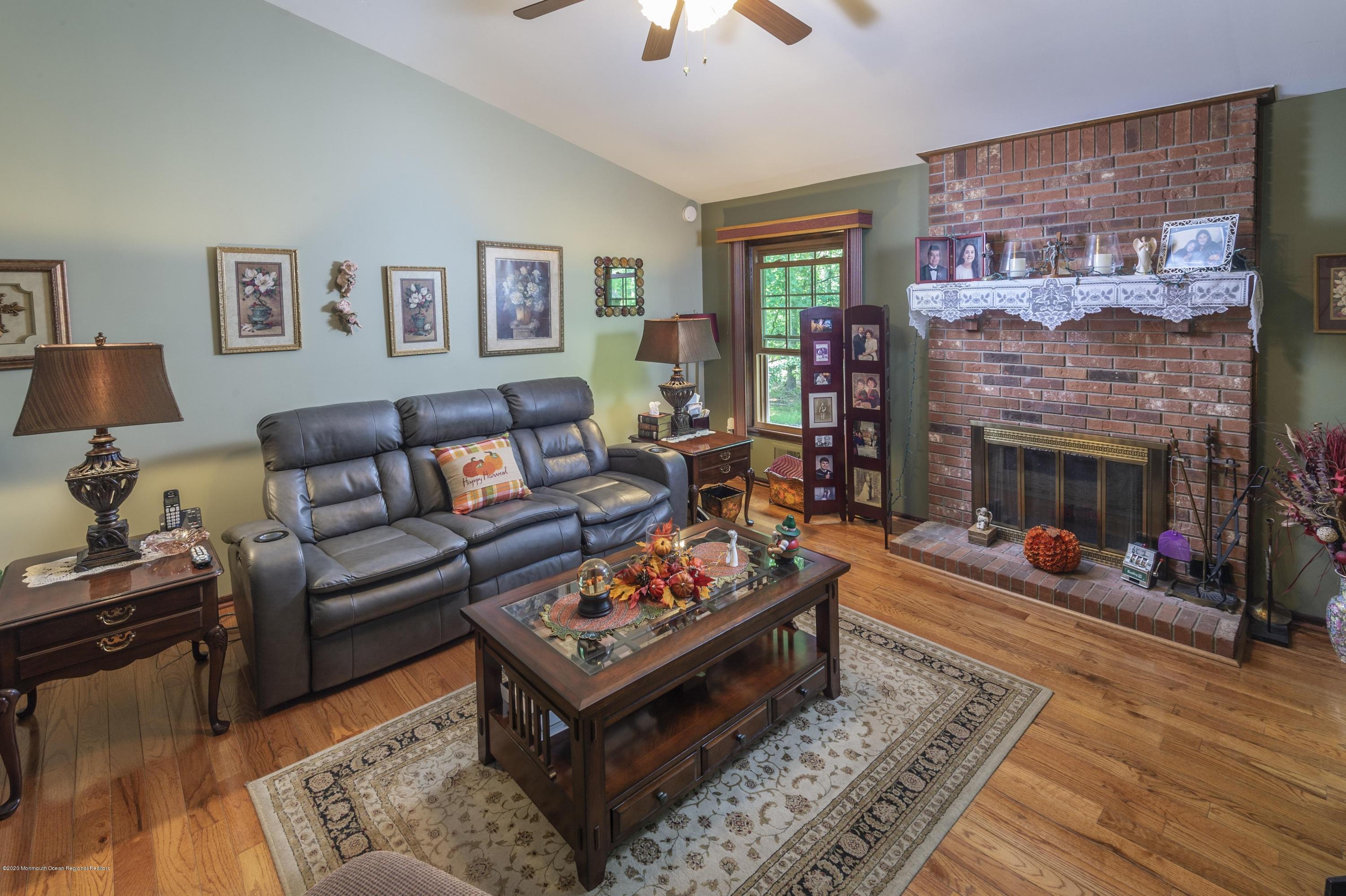 176 Lynch Road Middletown, NJ 07748 - Photo 8 of 24 8-YedhGV6MR42ebr176h5G_8947