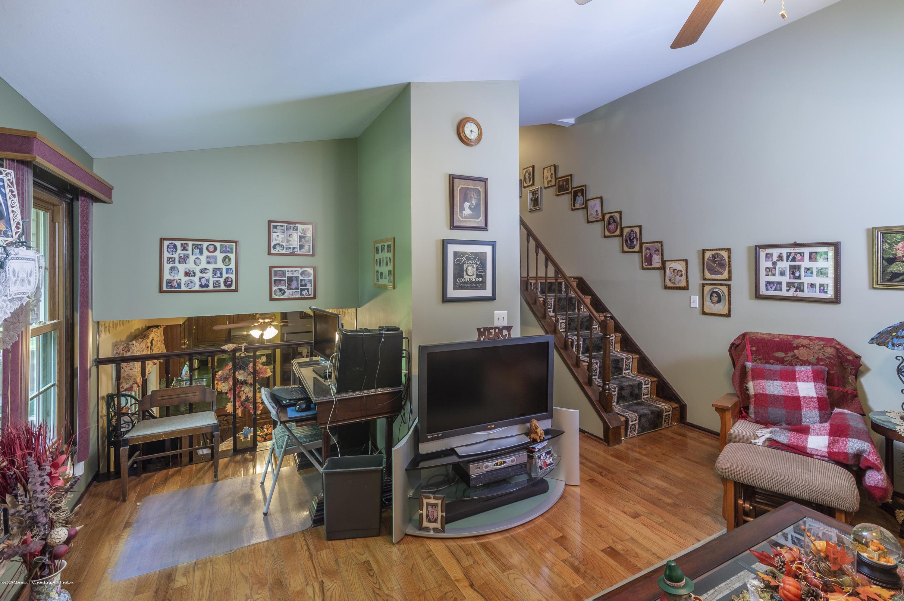 176 Lynch Road Middletown, NJ 07748 - Photo 10 of 24 10-ywvPlcOSq6FK8AS8LQSu_8949