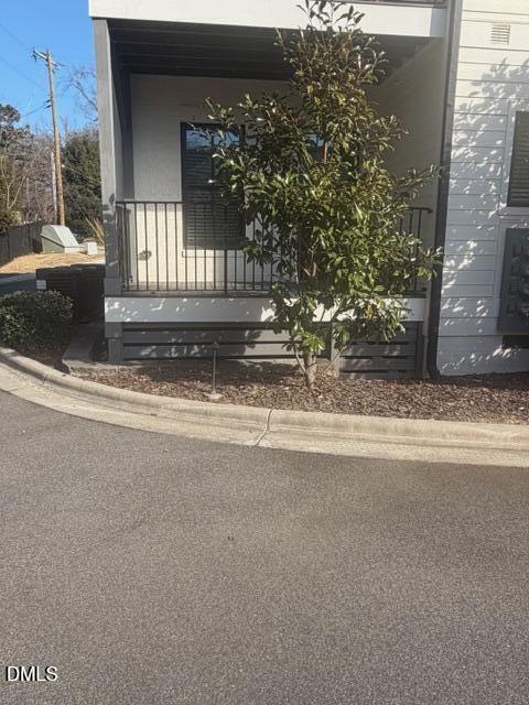 607 Smedes Place, Unit B Raleigh, NC 27605 - Photo 3 of 16 Private Deck