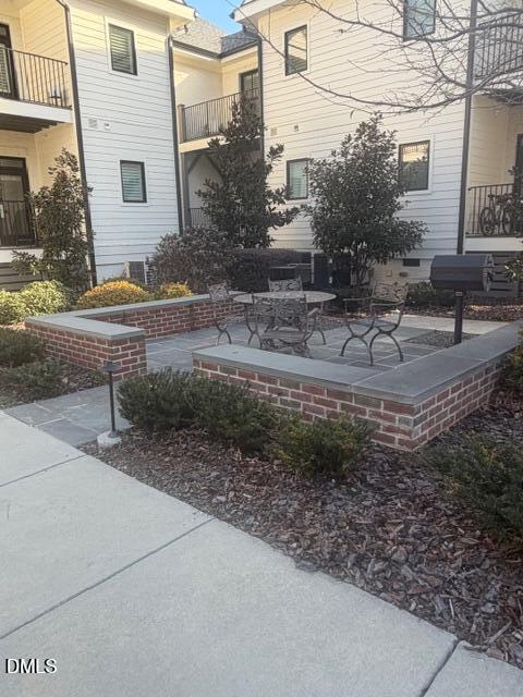 607 Smedes Place, Unit B Raleigh, NC 27605 - Photo 5 of 16 Barbecue area