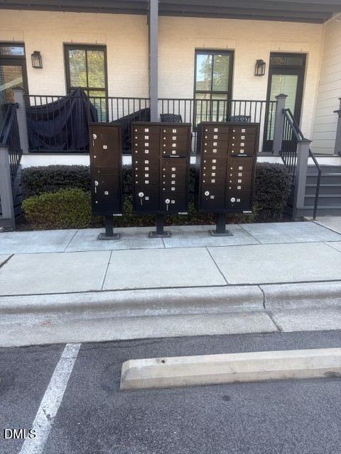 607 Smedes Place, Unit B Raleigh, NC 27605 - Photo 6 of 16 Easy Access Mail Boxes