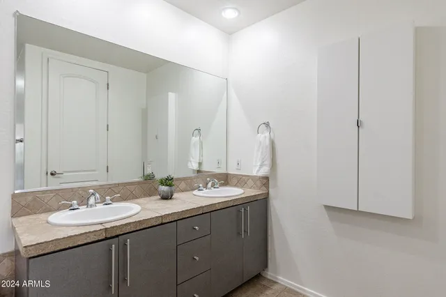 $458,000 | 17 West Vernon Avenue, Unit 11, Phoenix, AZ 85003
