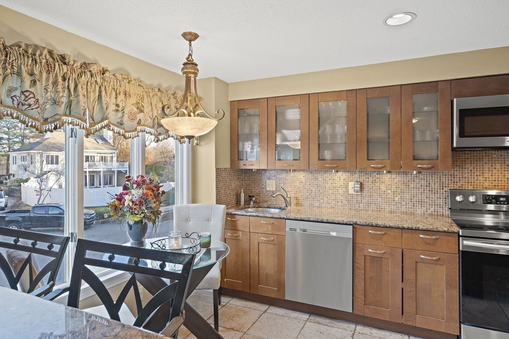 86 Abington Road, Unit 86 Danvers, MA 01923 - Photo 7 of 41