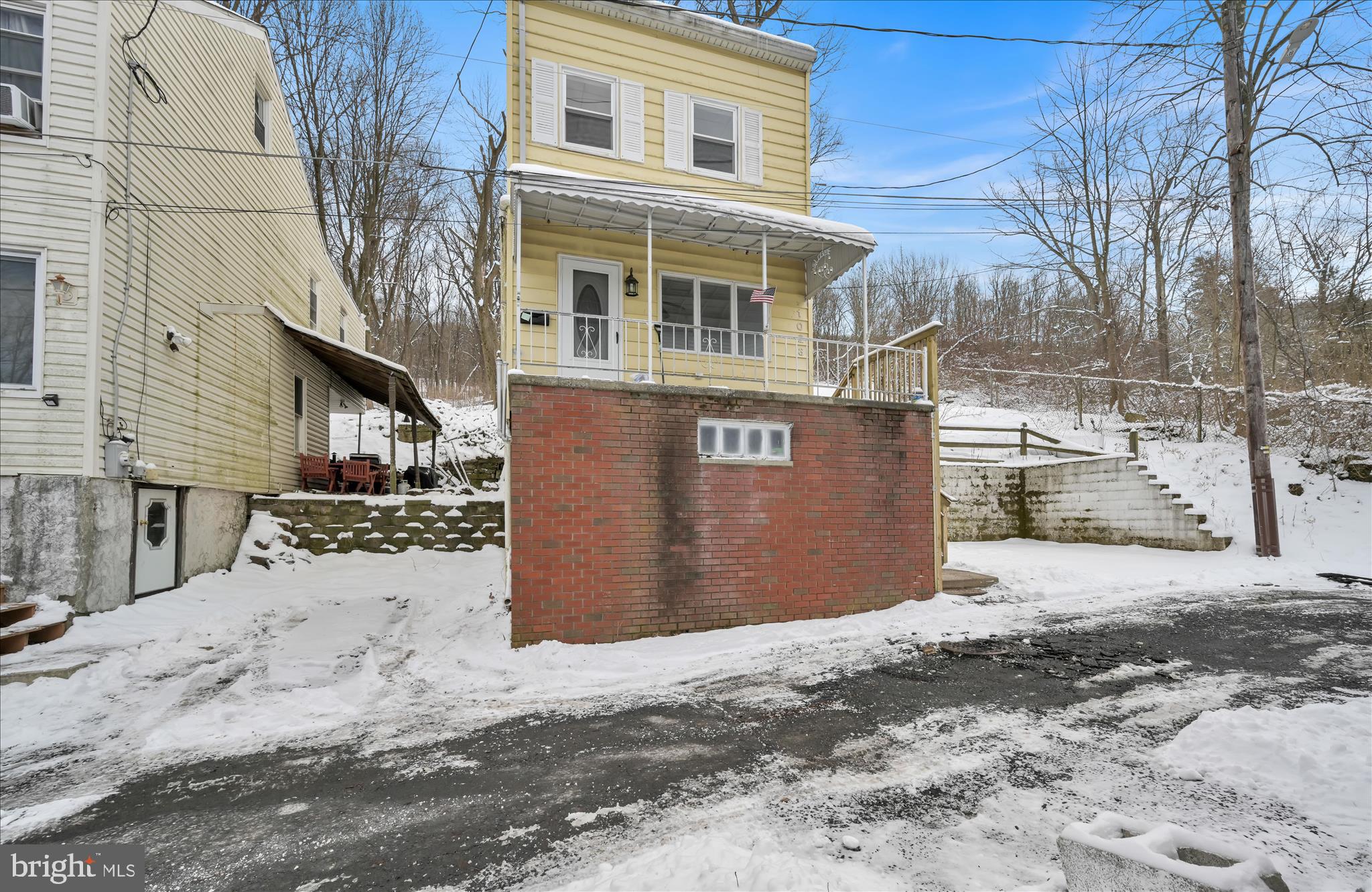 1023 Schuylkill Avenue Pottsville, PA 17901 - Photo 2 of 26 Exterior Front