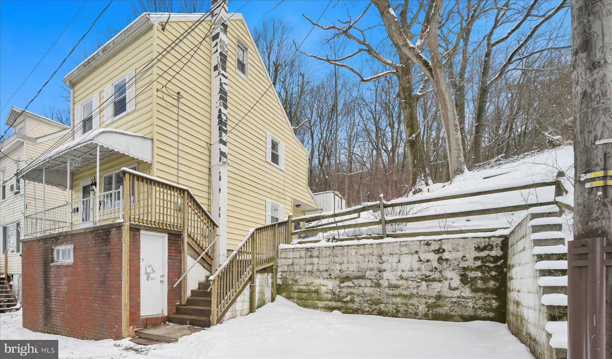 1023 Schuylkill Avenue Pottsville, PA 17901 - Photo 5 of 26 Exterior Front