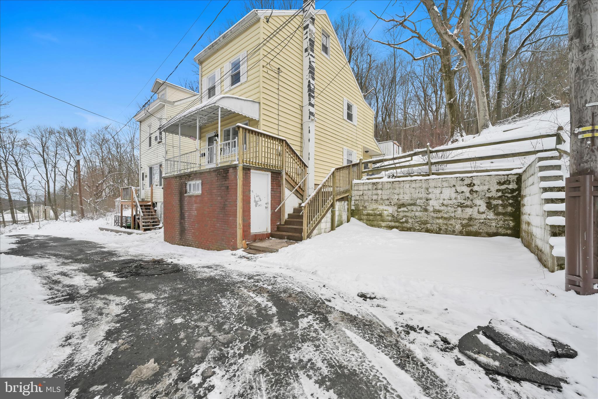 1023 Schuylkill Avenue Pottsville, PA 17901 - Photo 6 of 26 Exterior Front