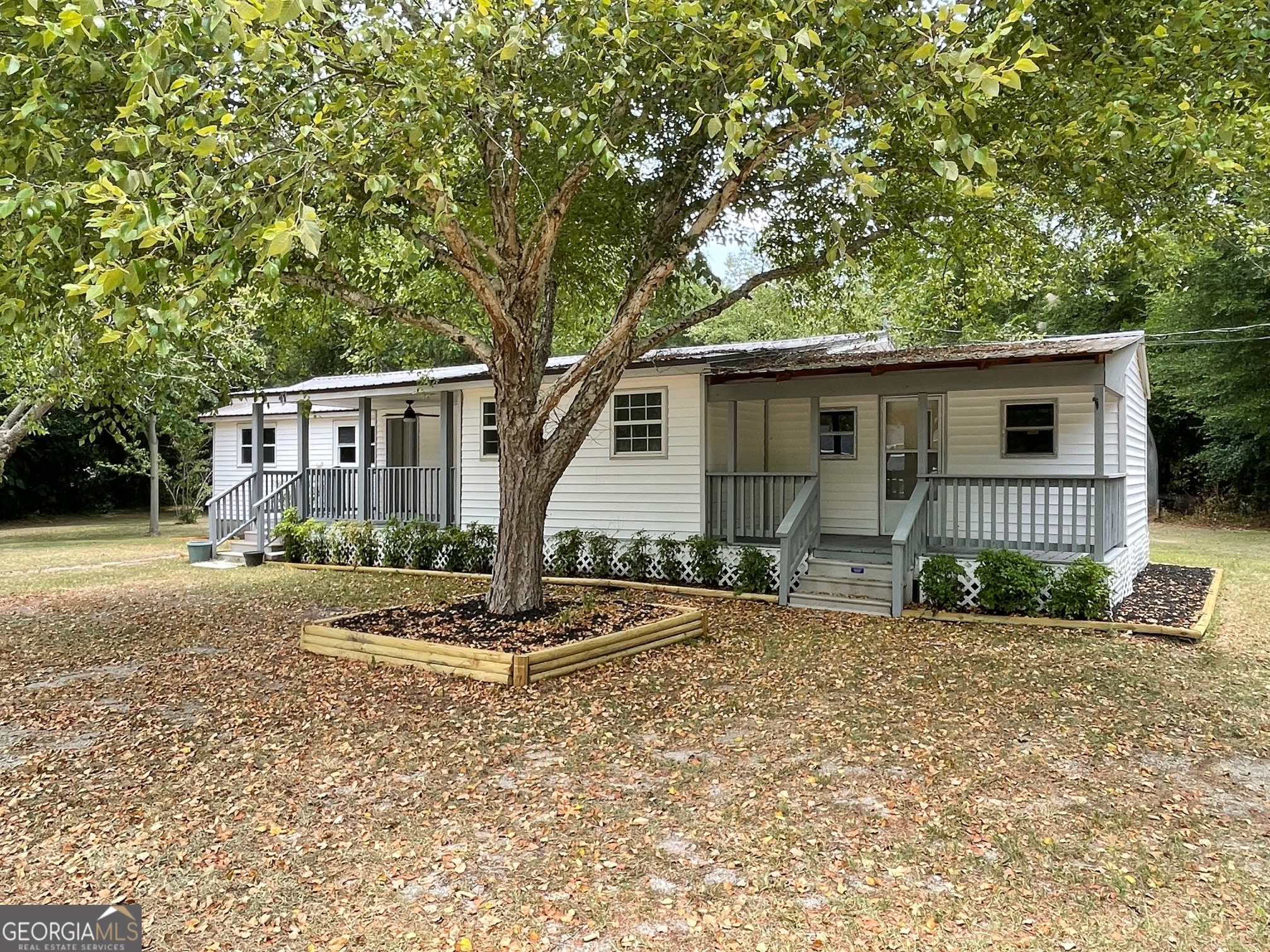 623 Virginia Avenue Millen, GA 30442 - Photo 1 of 34 a front view of a house with garden