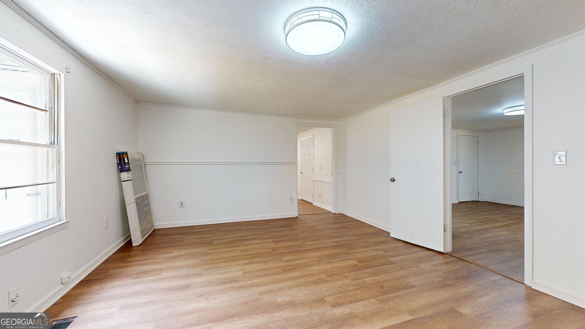 623 Virginia Avenue Millen, GA 30442 - Photo 18 of 34 an empty room with windows