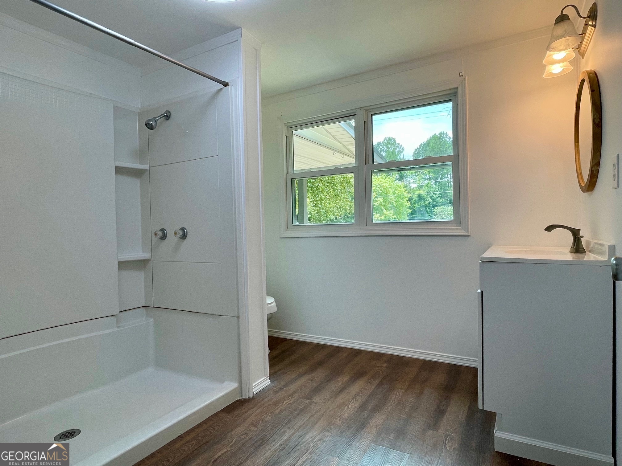 623 Virginia Avenue Millen, GA 30442 - Photo 31 of 34 a bathroom with a bathtub and a shower