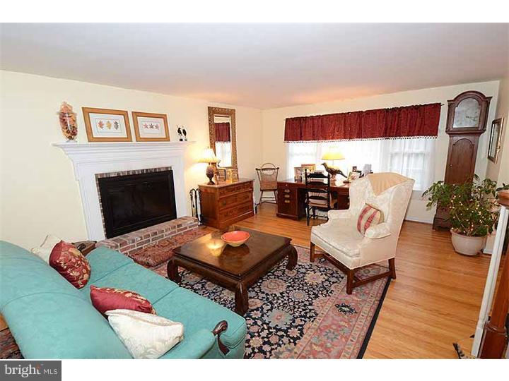 566 Beale Road Blue Bell, PA 19422 - Photo 8 of 24 Living Room
