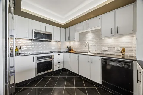 $324,000 | 5000 Montrose Boulevard, Unit 6A, Houston, TX 77006