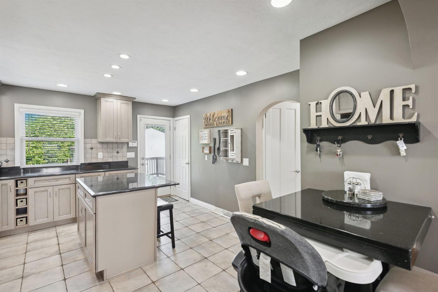 5705 Haubner Road Cincinnati, OH 45247 - Photo 9 of 37