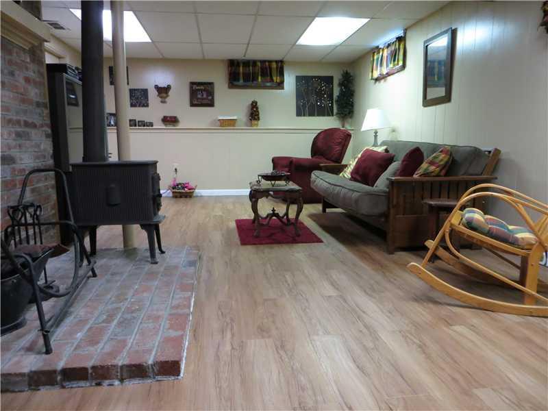 8 Colonial Drive Saco, ME 04072 - Photo 18 of 25 Den/Family/Great Room.