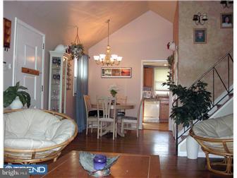 152 Ridge Boulevard Brookhaven, PA 19015 - Photo 5 of 12 Great Room