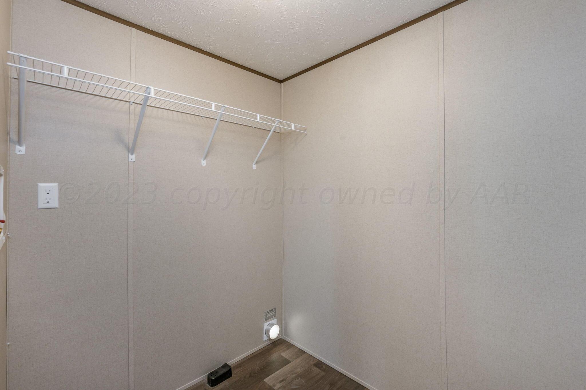 8300 South Blessen Road Amarillo, TX 79119 - Photo 11 of 32 Utility Room
