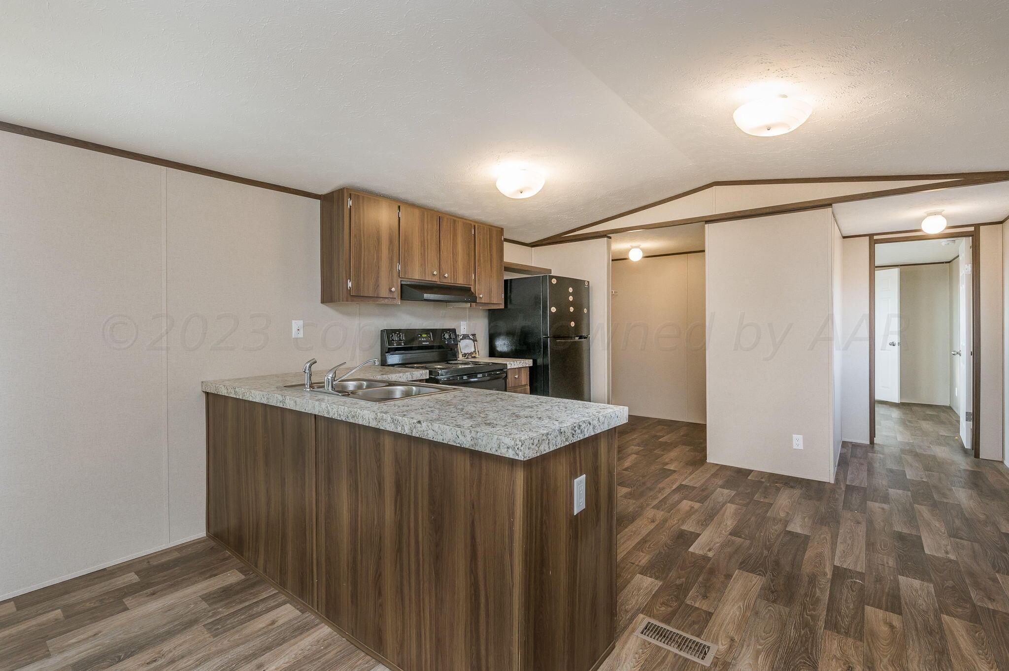 8300 South Blessen Road Amarillo, TX 79119 - Photo 8 of 32 Kitchen