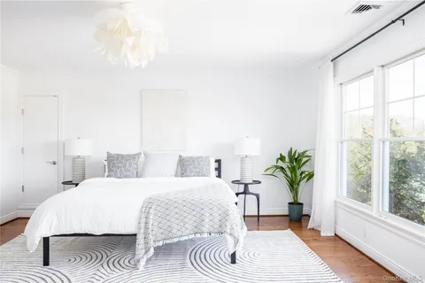 $3,850,000 | 105 Waterview Drive, Southold, NY 11971