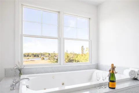 $3,850,000 | 105 Waterview Drive, Southold, NY 11971