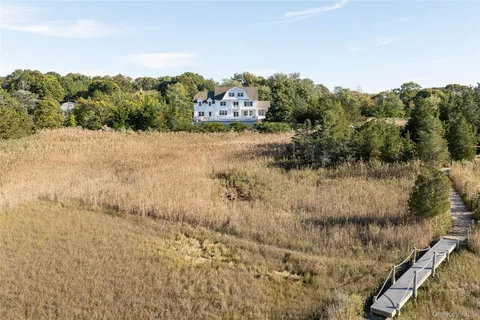 $3,850,000 | 105 Waterview Drive, Southold, NY 11971