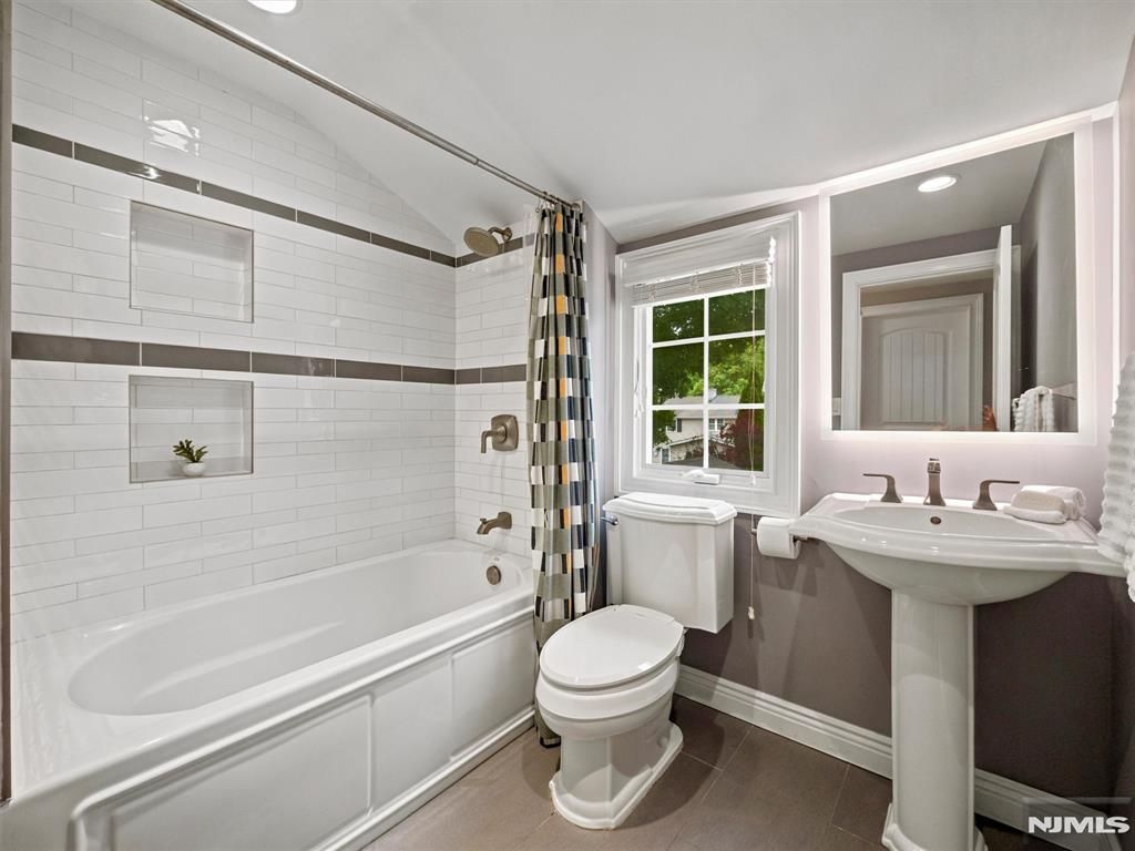47 West Saddle River Road Waldwick, NJ 07463 - Photo 21 of 26