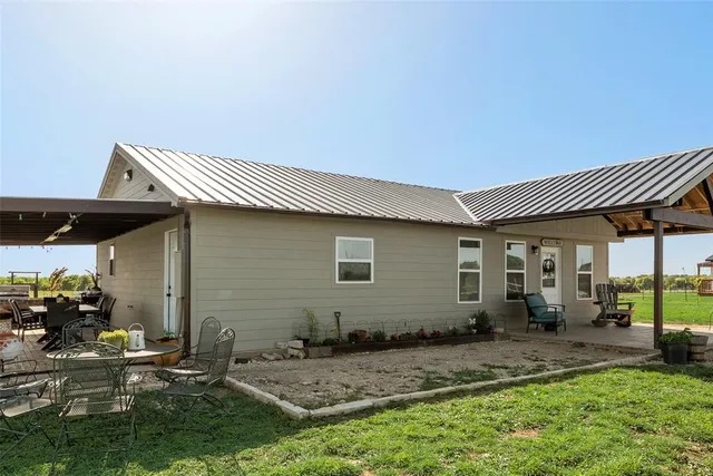 a view of backyard of house