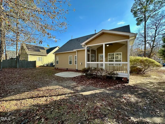 $2,250 | 929 Lukestone Drive, Fuquay-Varina, NC 27526