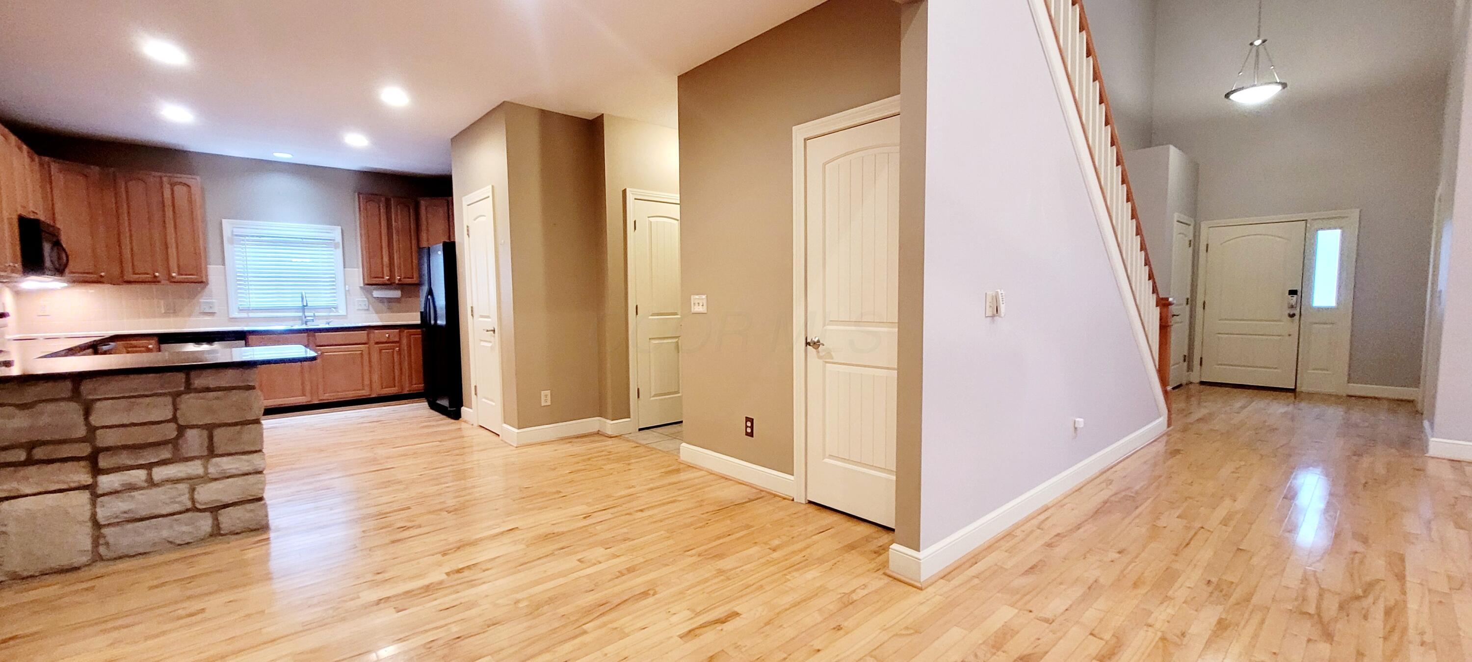 5016 Postlewaite Road Columbus, OH 43235 - Photo 4 of 25 30