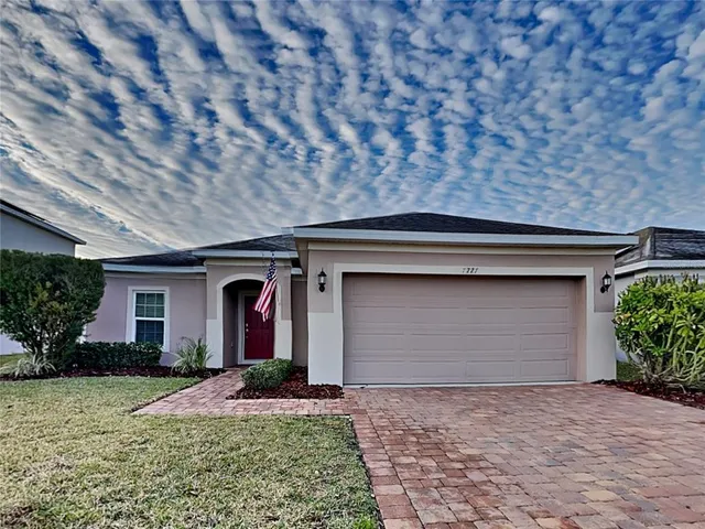 a front view of house with yard