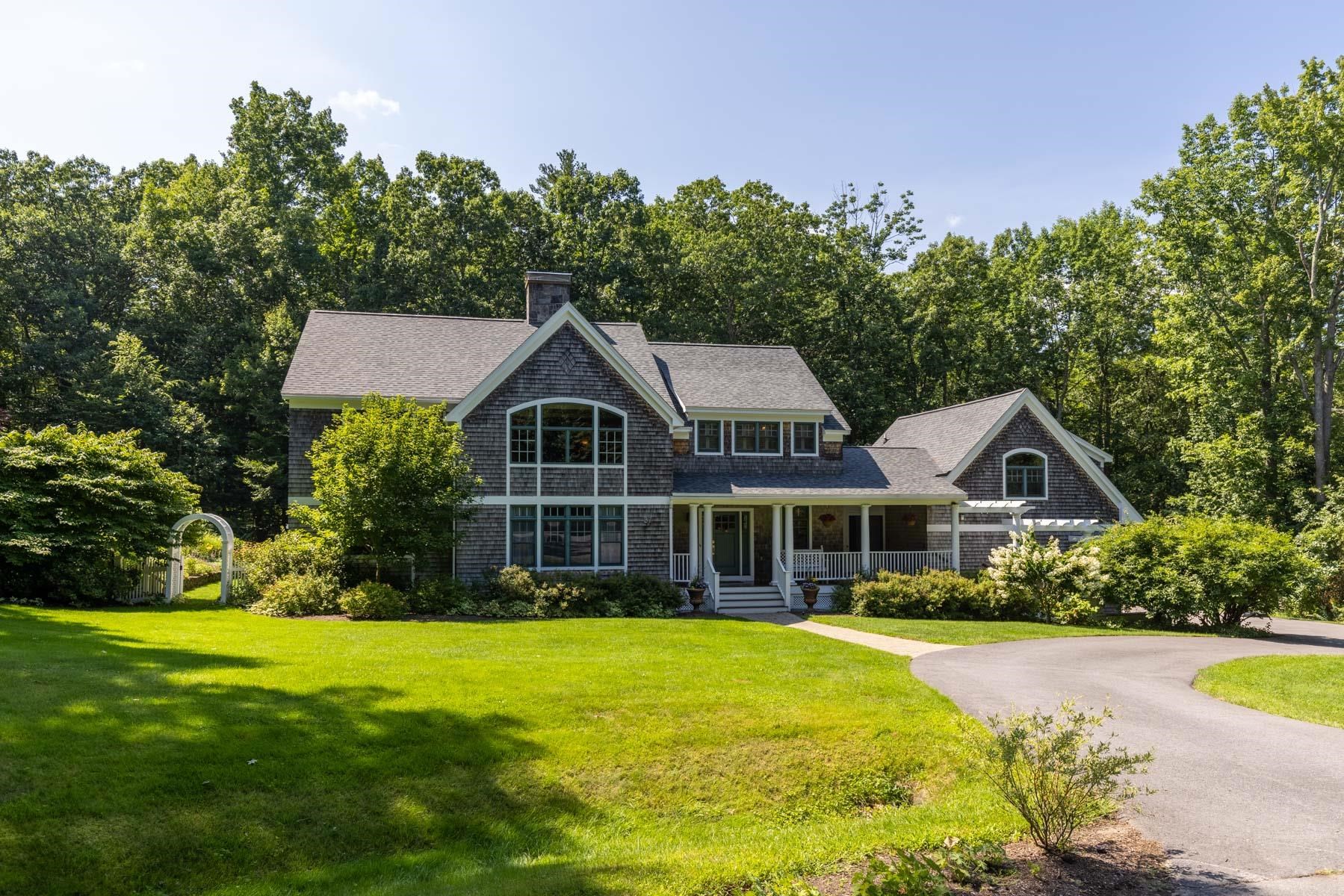 27 Country Farm Road Stratham, NH 03885 - Photo 1 of 40