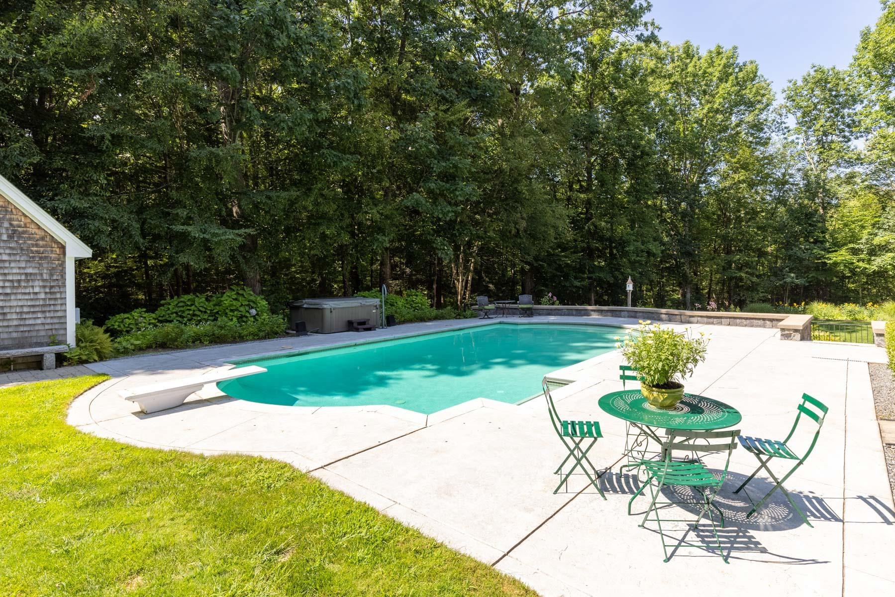 27 Country Farm Road Stratham, NH 03885 - Photo 31 of 40