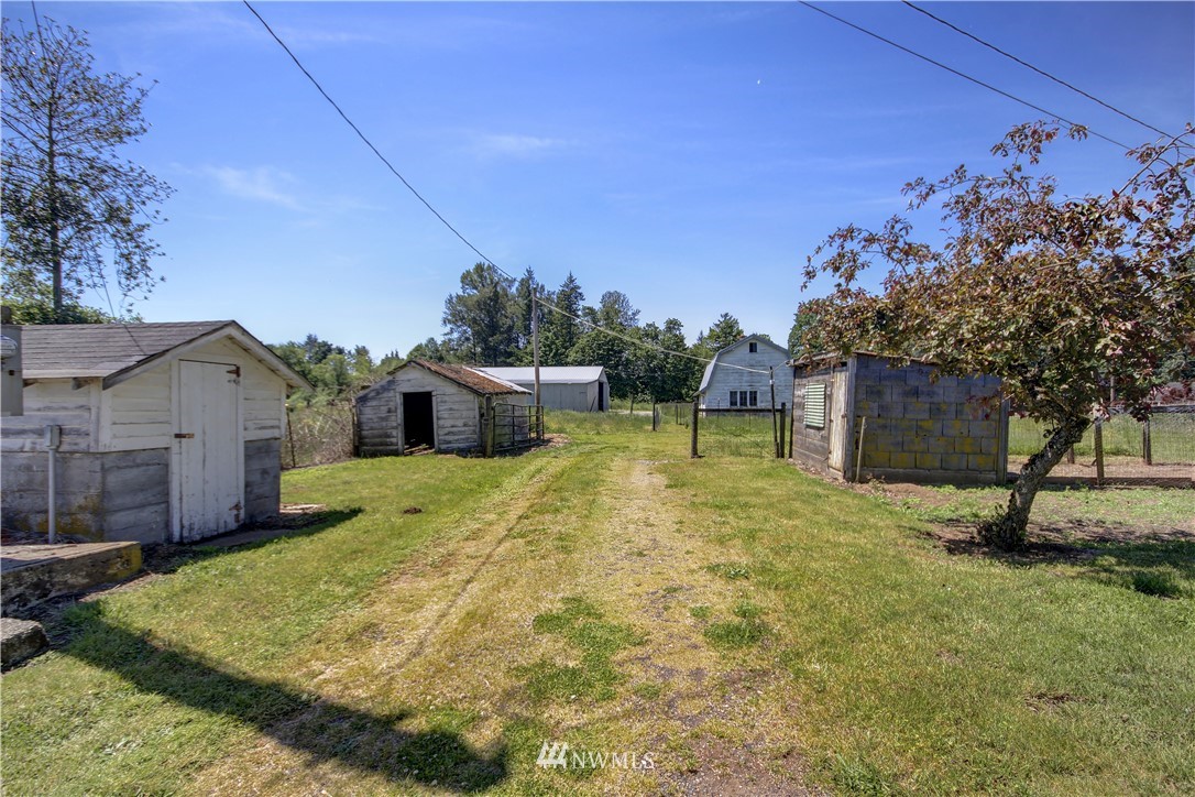 2353 Grandview Road Ferndale, WA 98248 - Photo 25 of 40 a backyard of a house with table and chairs