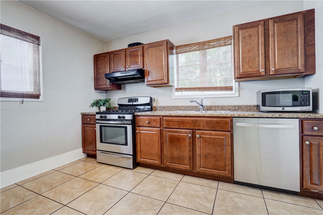 160 Marion Street Rochester, NY 14610 - Photo 12 of 28 Gallery Image 12