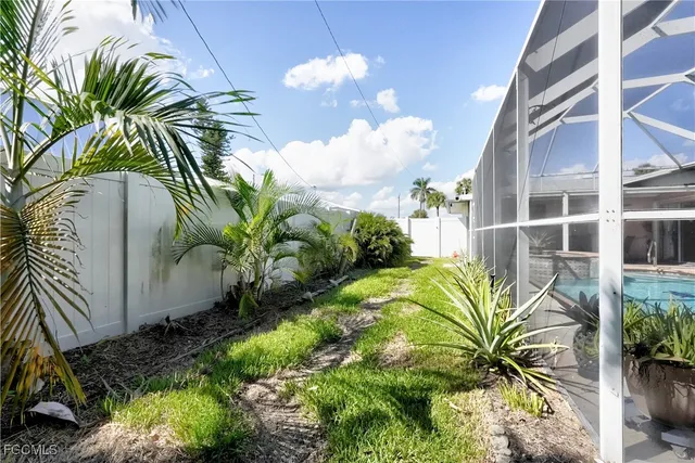 a view of a yard with plants
